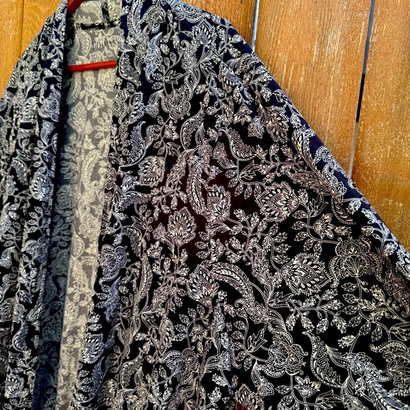 ROAMANS Women’s Black White Paisley Kimono Lightweight Cardigan Size 4X 34-36 - Picture 6 of 9